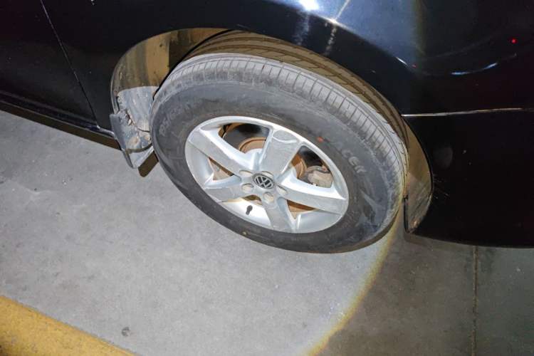 Used Volkswagen Bora 2012 1.6L Automatic Fashion Edition Right Front Wheel Hub
