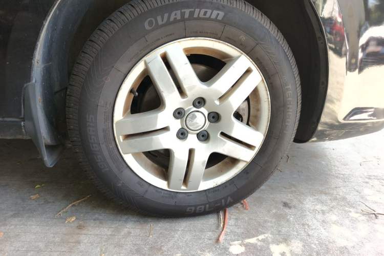 Used Volkswagen Bora 2012 1.6L Manual Fashion Edition Right Front Wheel Hub