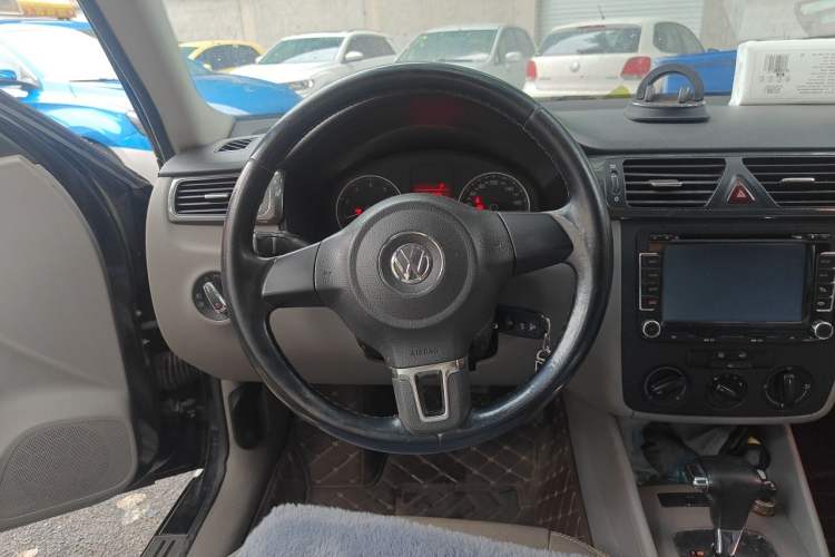 Used Volkswagen Bora 2012 1.6L Automatic Comfort Edition Steering Wheel
