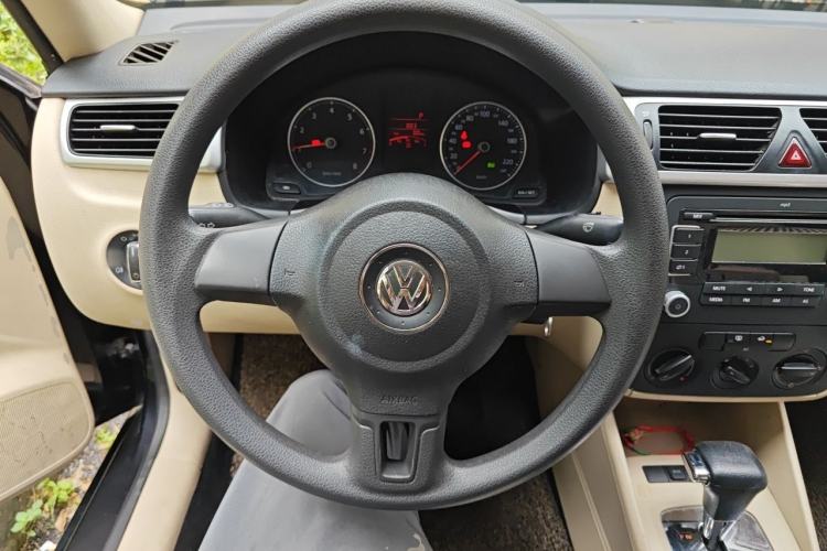 Used Volkswagen Bora 2012 1.6L Automatic Fashion Edition Steering Wheel