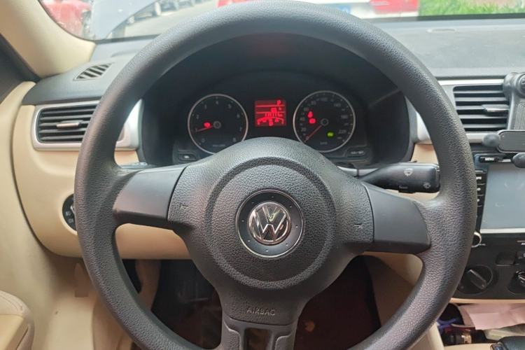 Used Volkswagen Bora 2012 1.6L Automatic Fashion Edition Steering Wheel