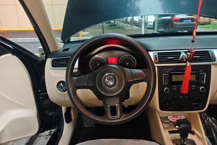 Used Volkswagen Bora 2012 1.6L Automatic Fashion Edition Steering Wheel