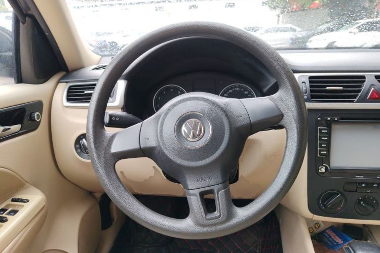 Used Volkswagen Bora 2012 1.6L Automatic Fashion Edition Steering Wheel