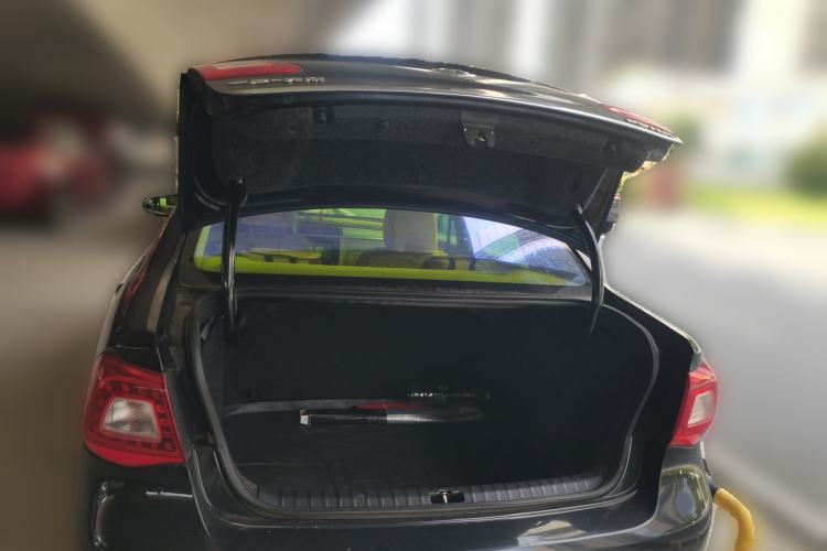 Used Volkswagen Bora 2012 1.6L Manual Fashion Edition Trunk