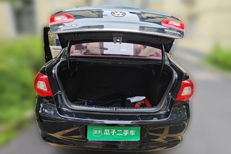Used Volkswagen Bora 2012 1.6L Automatic Fashion Edition Trunk