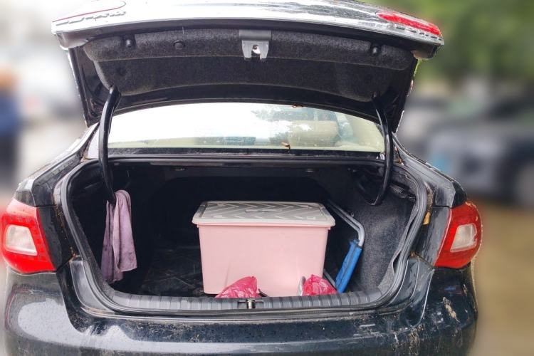 Used Volkswagen Bora 2012 1.6L Automatic Fashion Edition Trunk