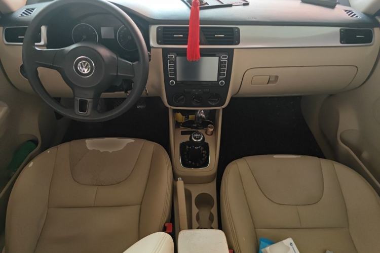 Used Volkswagen Bora 2012 1.6L Manual Fashion Edition Center Console