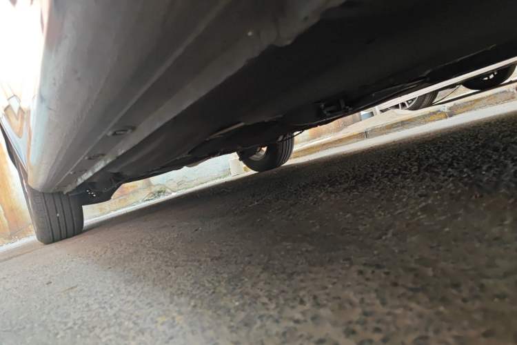 Used Volkswagen Bora 2012 1.6L Manual Fashion Edition Chassis Front Right