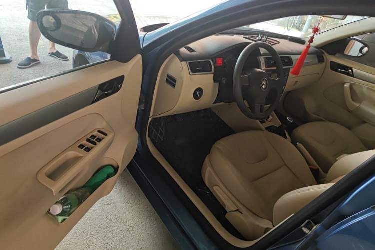 Used Volkswagen Bora 2012 1.6L Manual Fashion Edition Driver Seat