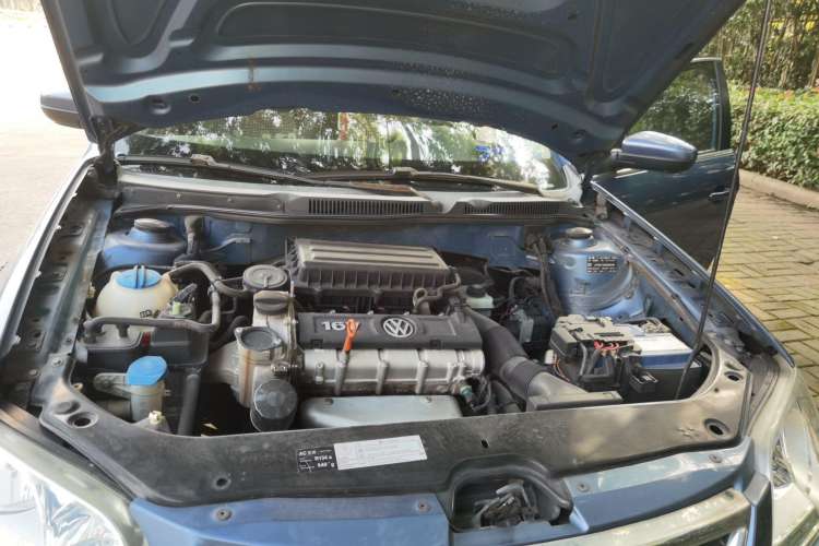 Used Volkswagen Bora 2012 1.6L Manual Fashion Edition Engine Bay