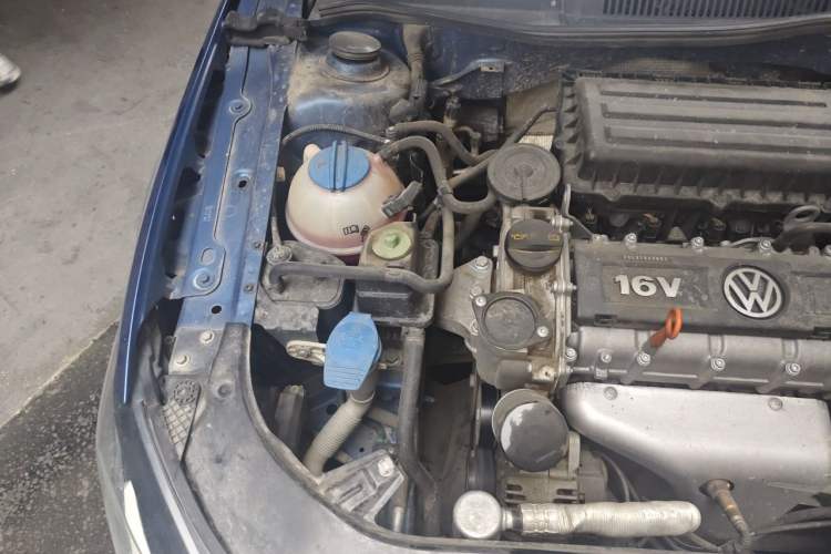 Used Volkswagen Bora 2012 1.6L Automatic Fashion Edition Engine Bay Right