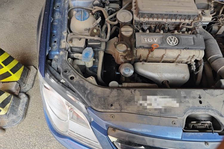 Used Volkswagen Bora 2012 1.6L Manual Fashion Edition Engine Bay Right