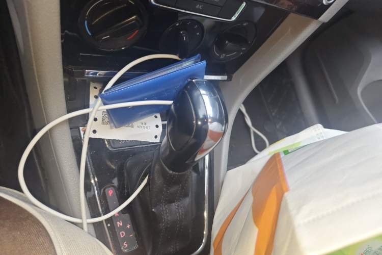 Used Volkswagen Bora 2012 1.6L Automatic Fashion Edition Gear Lever
