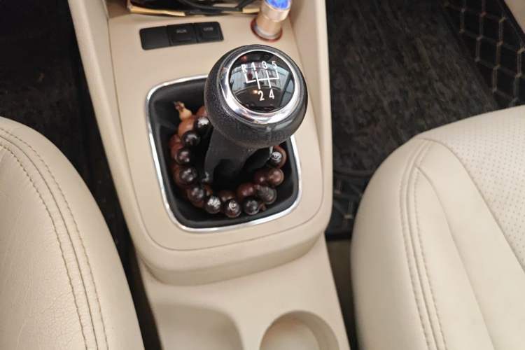 Used Volkswagen Bora 2012 1.6L Manual Fashion Edition Gear Lever