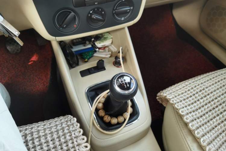 Used Volkswagen Bora 2012 1.6L Manual Fashion Edition Gear Lever