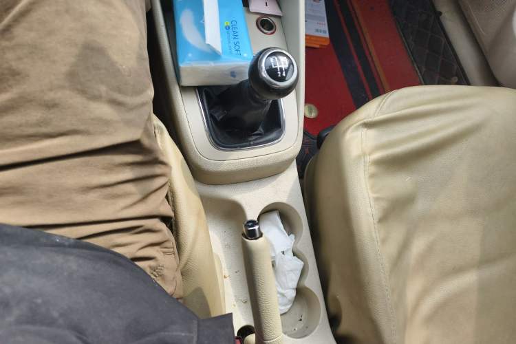 Used Volkswagen Bora 2012 1.6L Manual Fashion Edition Gear Lever