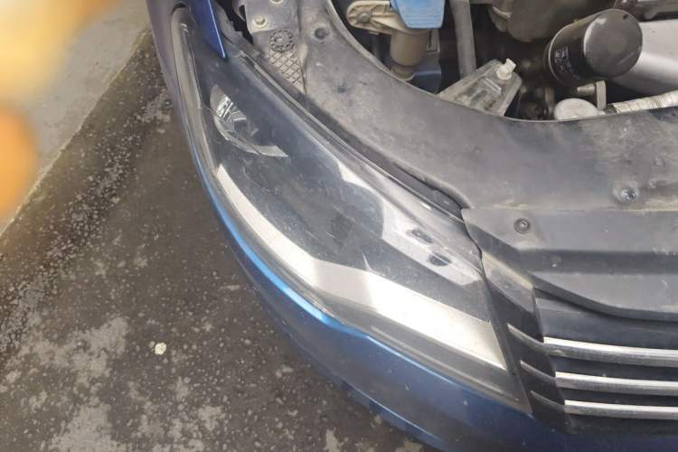 Used Volkswagen Bora 2012 1.6L Automatic Fashion Edition Right Front Headlight