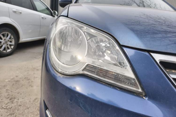 Used Volkswagen Bora 2012 1.6L Manual Fashion Edition Right Front Headlight