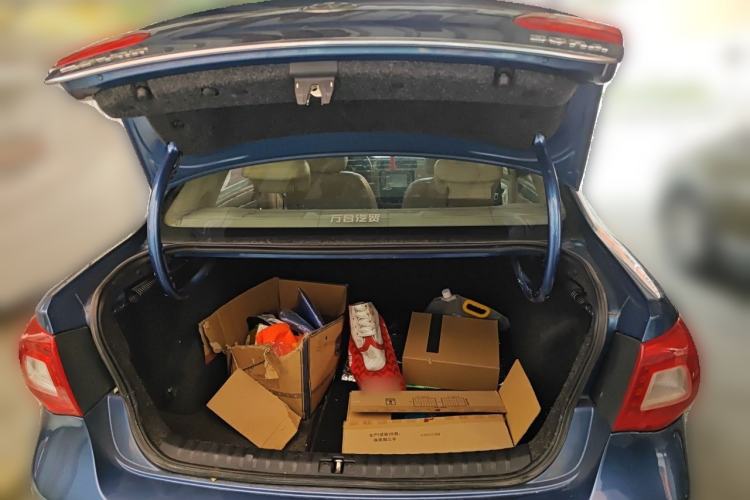 Used Volkswagen Bora 2012 1.6L Manual Fashion Edition Trunk