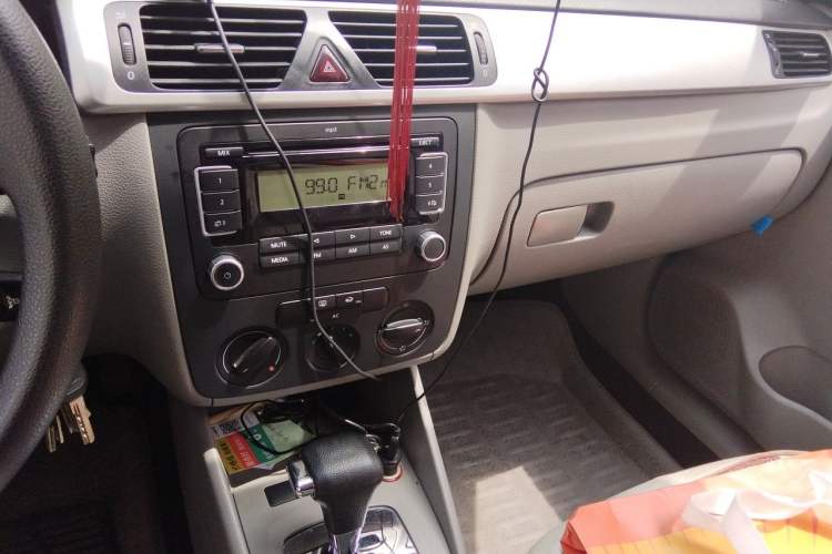 Used Volkswagen Bora 2012 1.6L Automatic Fashion Edition Audio And AC Panel
