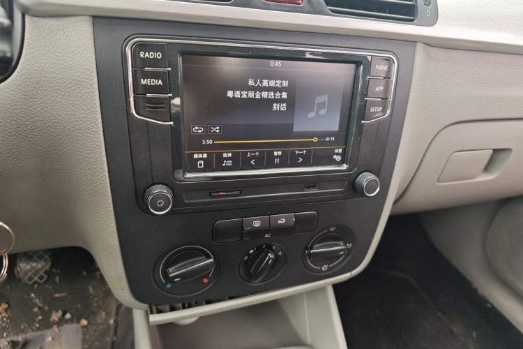 Used Volkswagen Bora 2012 1.6L Manual Fashion Edition Audio And AC Panel