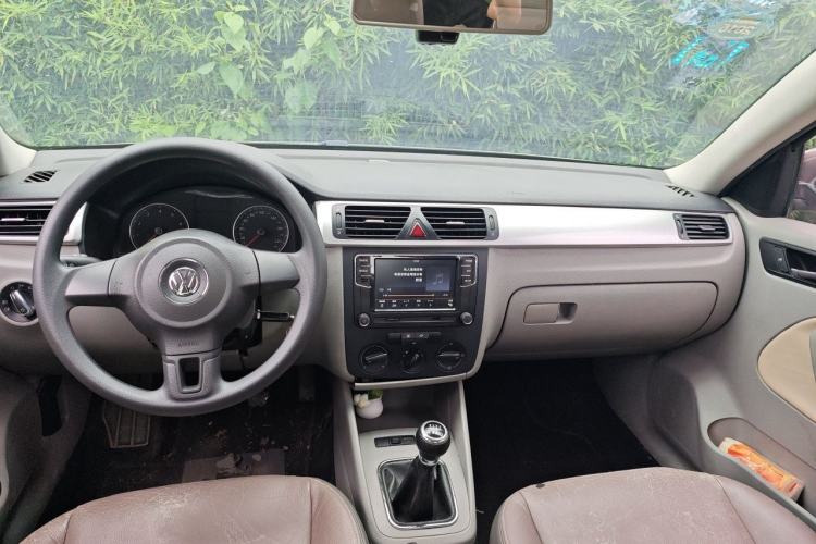 Used Volkswagen Bora 2012 1.6L Manual Fashion Edition Center Console