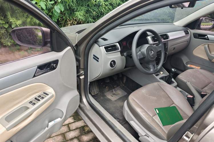 Used Volkswagen Bora 2012 1.6L Manual Fashion Edition Driver Seat