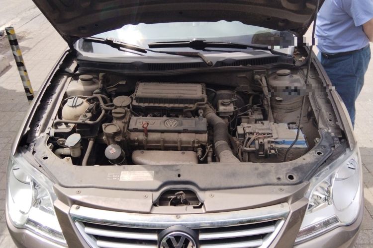 Used Volkswagen Bora 2012 1.6L Automatic Fashion Edition Engine Bay