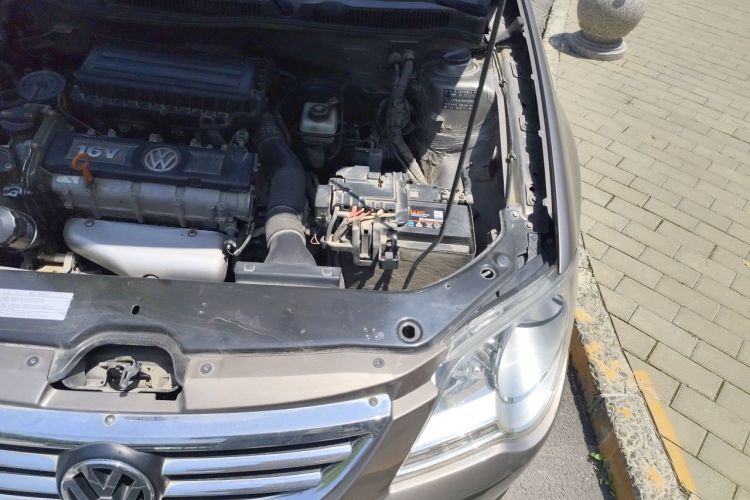 Used Volkswagen Bora 2012 1.6L Automatic Fashion Edition Engine Bay Left