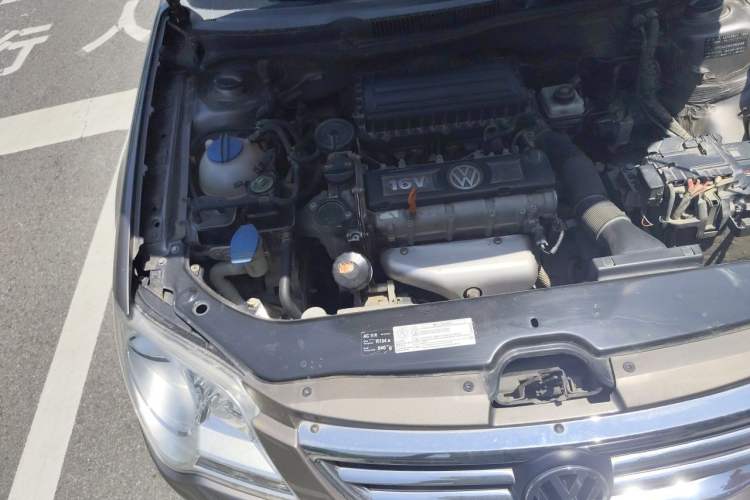 Used Volkswagen Bora 2012 1.6L Automatic Fashion Edition Engine Bay Right