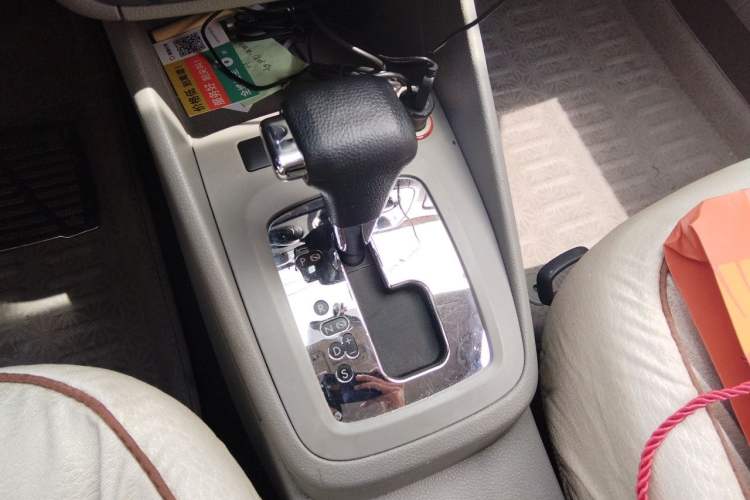 Used Volkswagen Bora 2012 1.6L Automatic Fashion Edition Gear Lever