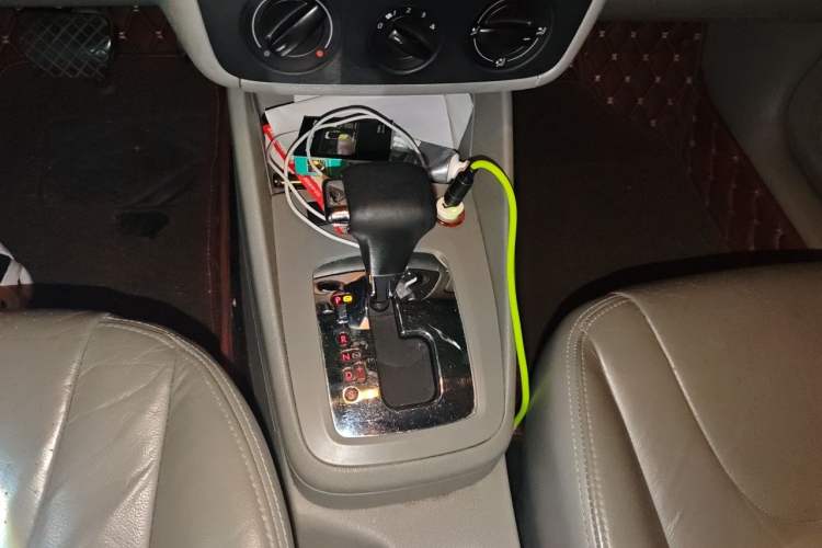 Used Volkswagen Bora 2012 1.6L Automatic Comfort Edition Gear Lever