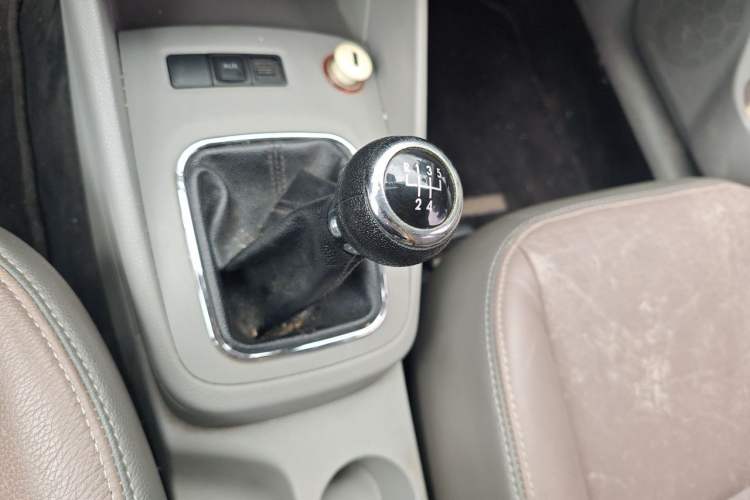 Used Volkswagen Bora 2012 1.6L Manual Fashion Edition Gear Lever