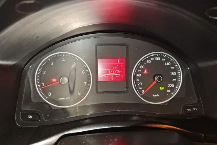Used Volkswagen Bora 2012 1.6L Automatic Comfort Edition Instrument Cluster