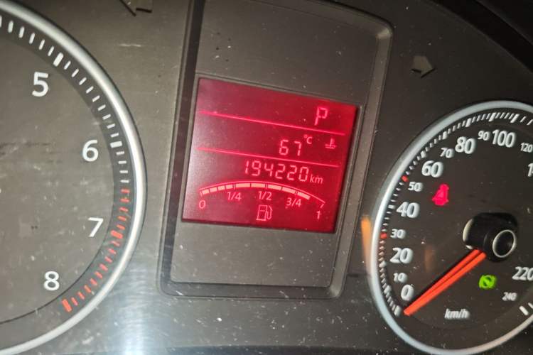 Used Volkswagen Bora 2012 1.6L Automatic Comfort Edition Odometer Close Up