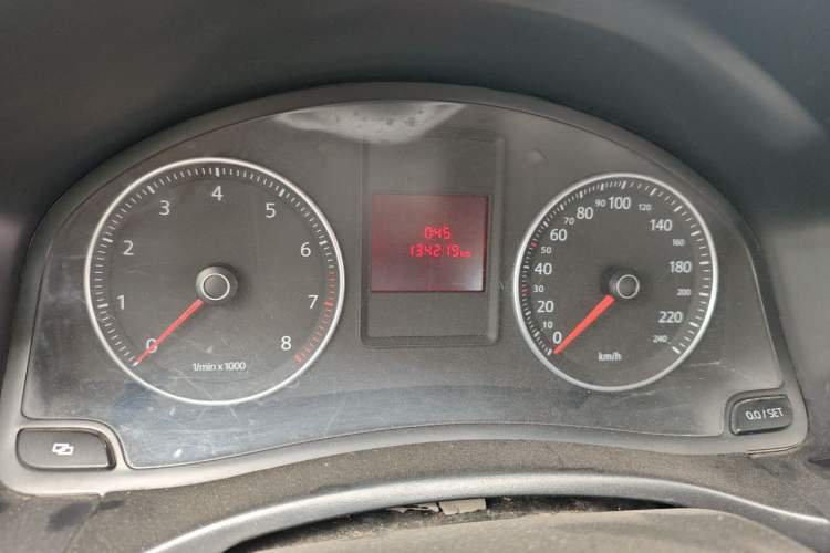Used Volkswagen Bora 2012 1.6L Manual Fashion Edition Odometer Close Up
