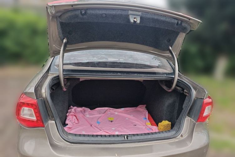 Used Volkswagen Bora 2012 1.6L Manual Fashion Edition Trunk