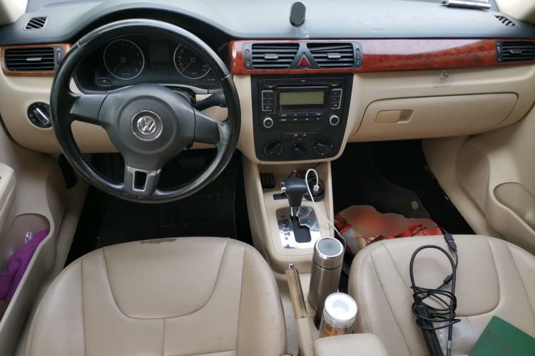 Used Volkswagen Bora 2012 1.6L Automatic Comfort Edition Center Console