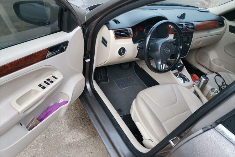 Used Volkswagen Bora 2012 1.6L Automatic Comfort Edition Driver Seat
