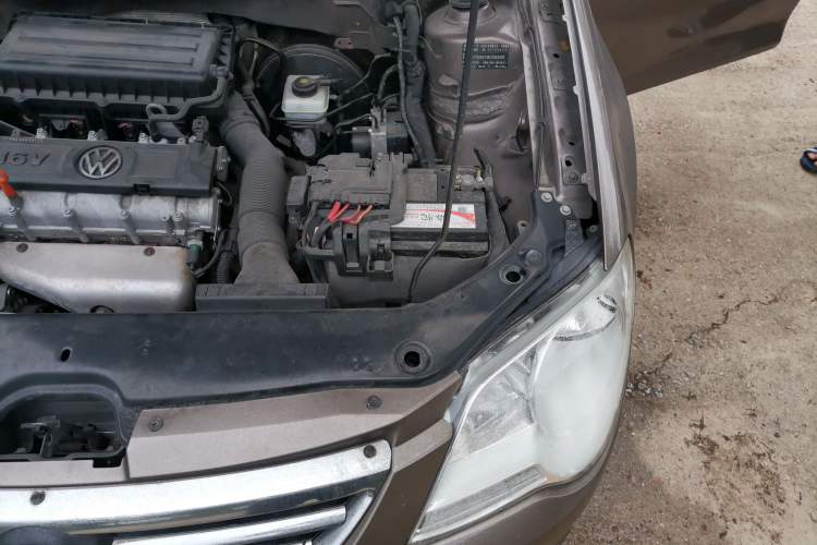 Used Volkswagen Bora 2012 1.6L Automatic Comfort Edition Engine Bay Left