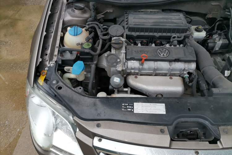 Used Volkswagen Bora 2012 1.6L Automatic Comfort Edition Engine Bay Right