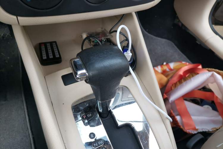 Used Volkswagen Bora 2012 1.6L Automatic Comfort Edition Gear Lever