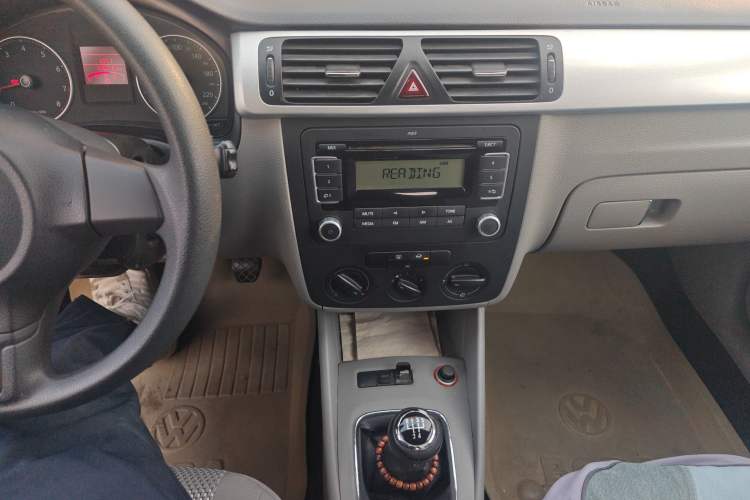 Used Volkswagen Bora 2012 1.6L Manual Fashion Edition Audio And AC Panel