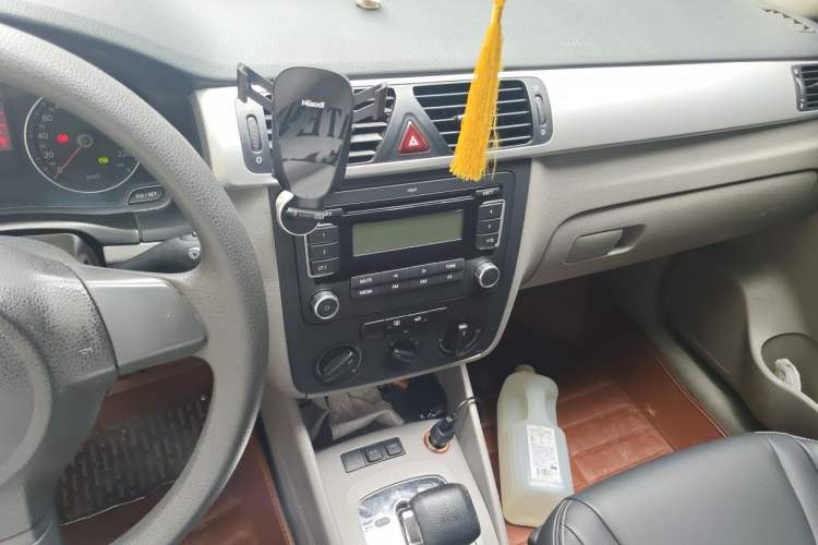 Used Volkswagen Bora 2012 1.6L Automatic Fashion Edition Audio And AC Panel