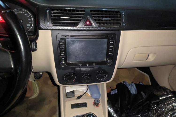 Used Volkswagen Bora 2012 1.4T Manual Comfort Version Audio And AC Panel