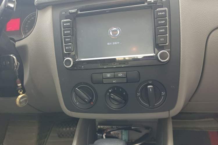 Used Volkswagen Bora 2012 1.6L Automatic Comfortable Value Edition Audio And AC Panel