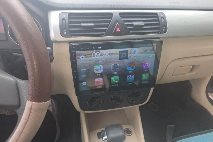 Used Volkswagen Bora 2012 1.6L Automatic Fashion Edition Audio And AC Panel