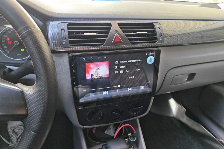 Used Volkswagen Bora 2012 1.6L Automatic Comfort Edition Audio And AC Panel