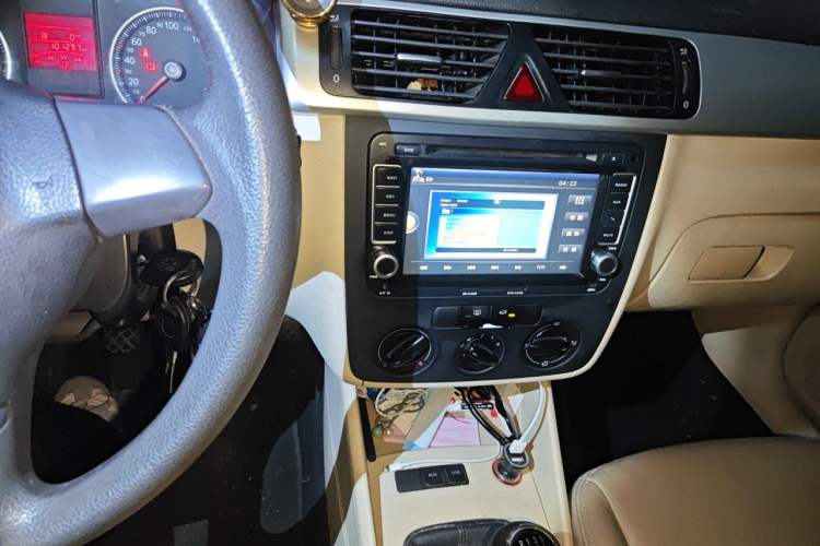 Used Volkswagen Bora 2012 1.6L Manual Fashion Edition Audio And AC Panel