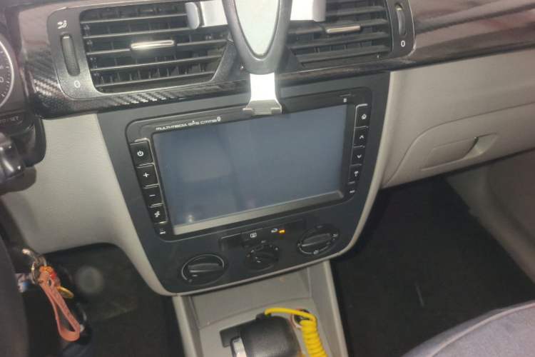 Used Volkswagen Bora 2012 1.6L Automatic Comfortable Value Edition Audio And AC Panel